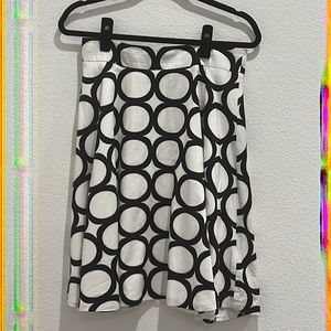 Pre owned black and white circles print skirt size 6 Amanda + Chelsea